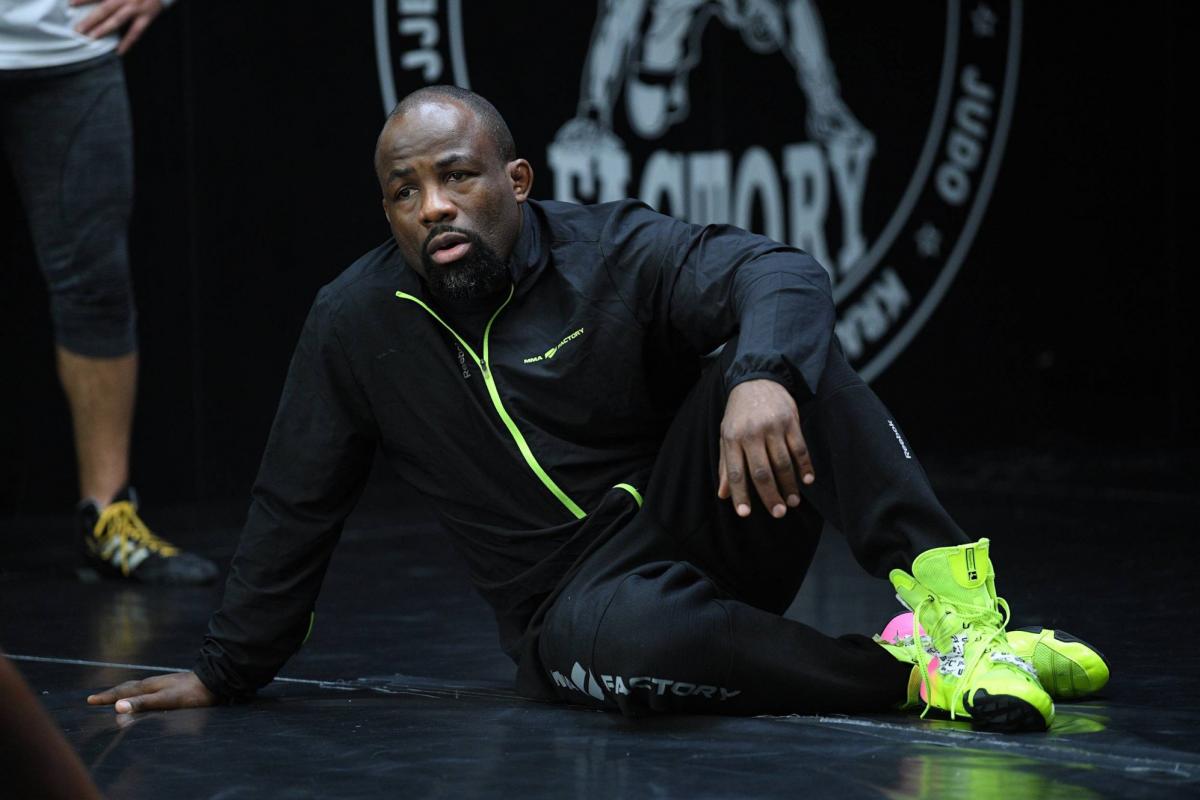 Fernand Lopez séance entraînement MMA Factory sol coach posture technique repos