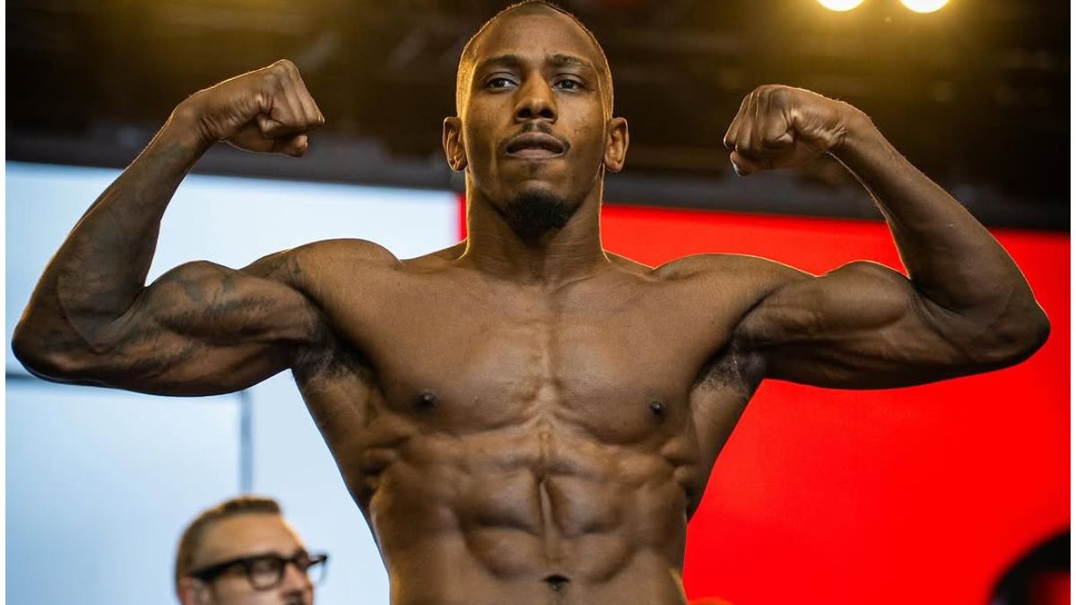 Asaël Adjoudj célébration victoire KO PFL Bruxelles arène