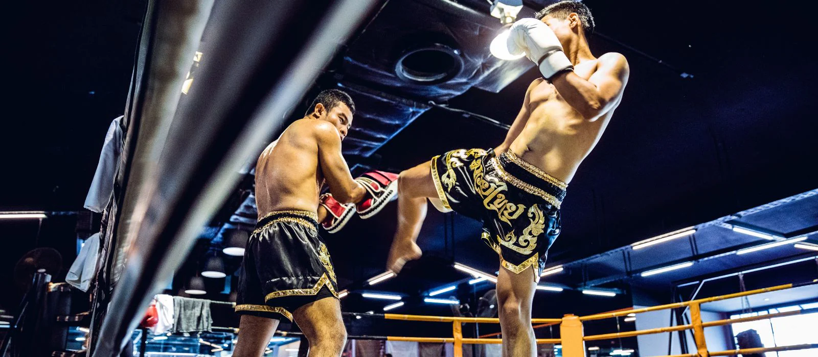 Combattants De Muay Thai — Kickboxing ou Muay Thaï : lequel choisir ? Le guid