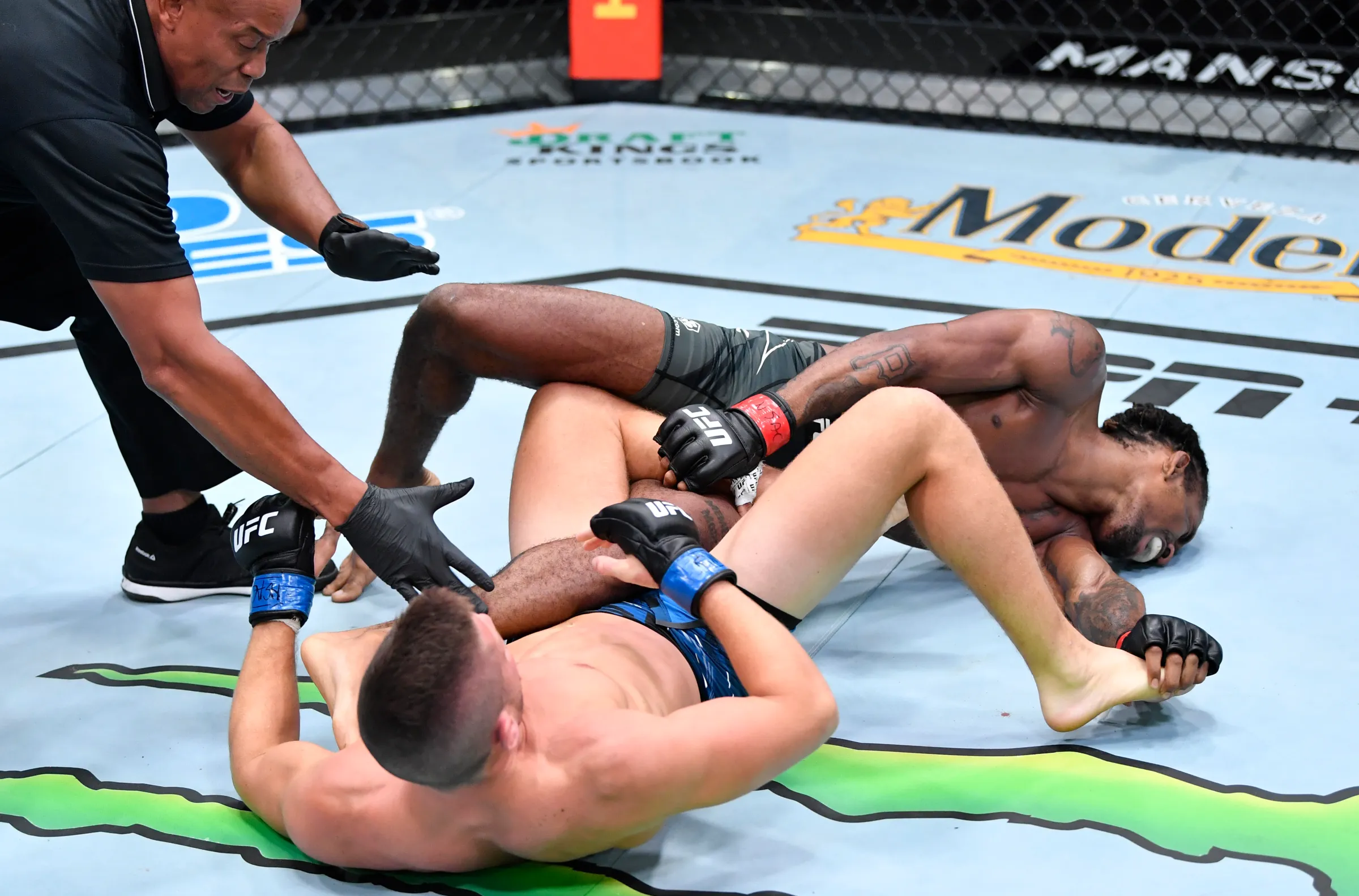 Heel Hook UFC — Heel hook : arme ultime ou risque de blessure ?