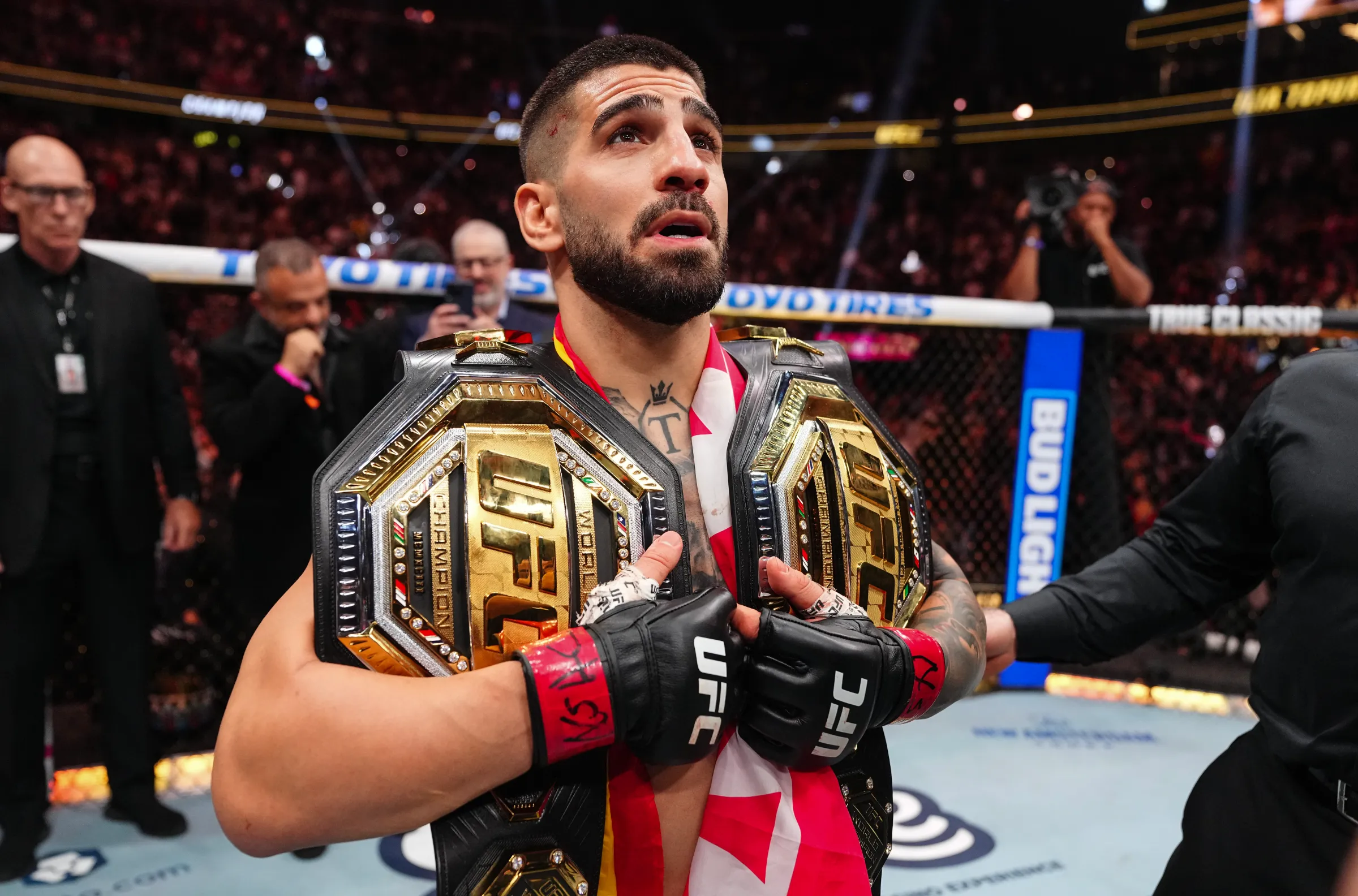 Ilia Topuria champion UFC poids léger invaincu 16-0