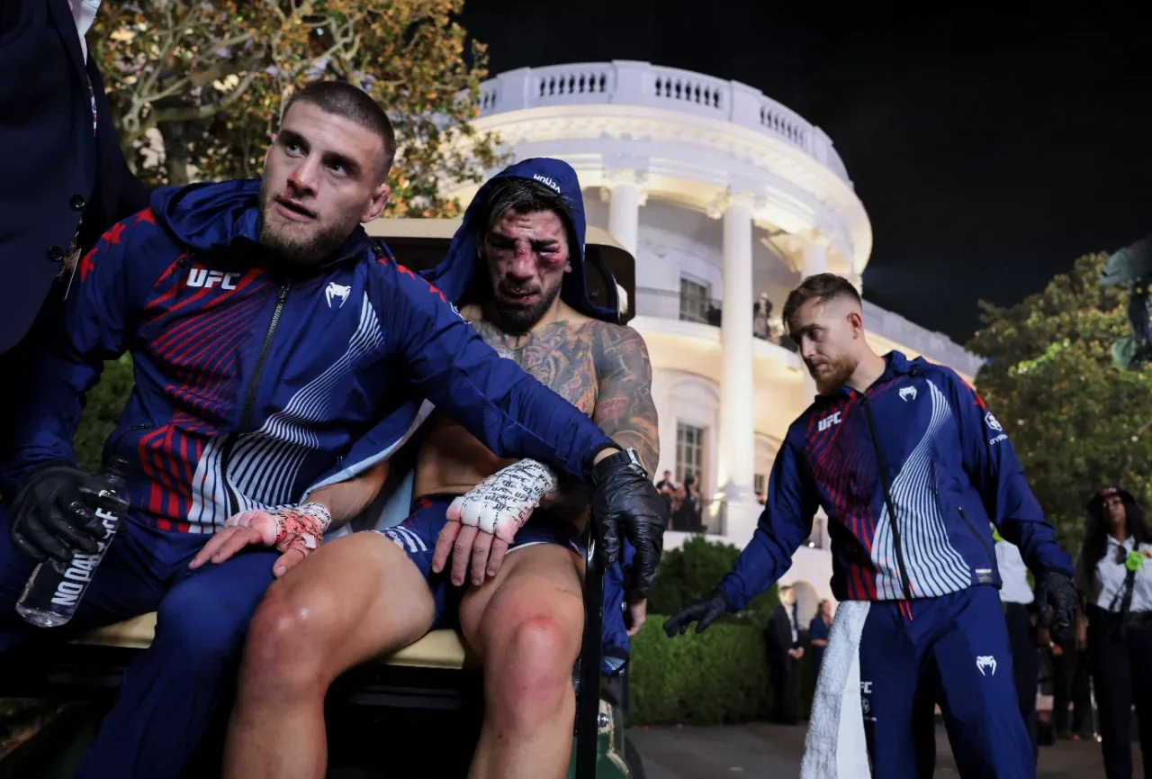 Ilia Topuria Réapparaît 16 Jours Après Sa Défaite Face À Justin Gaethje UFC Maison Blanche — Ilia Topuria réapparaît 16 jours après sa défaite 