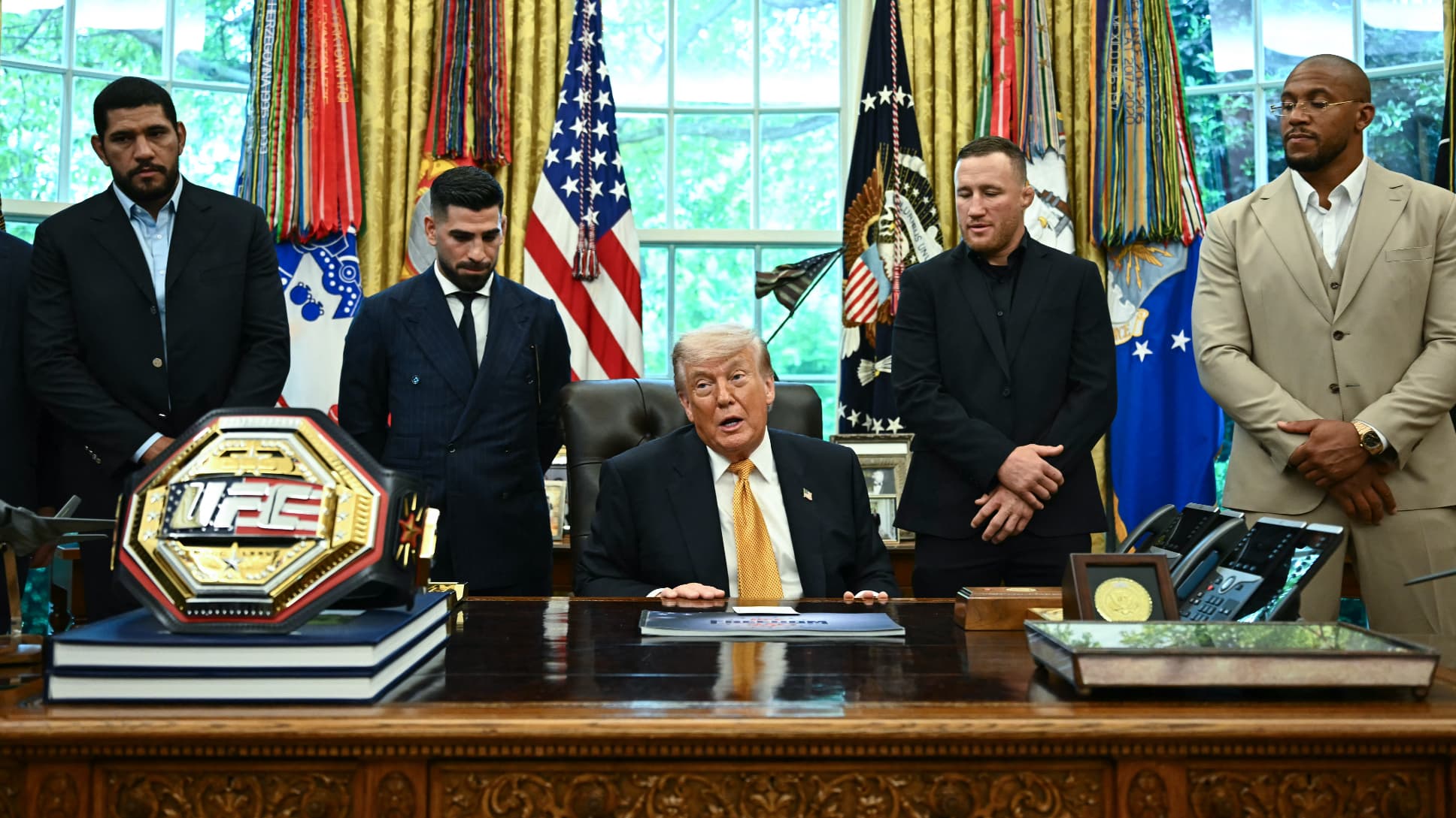 Les Combattants De UFC Freedom 250 Dans Le Bureau De Donald Trump La Maison Blanche Le Mai 2026 Gane Pereira — Pereira vs Gane à la Maison Blanche : le combat de