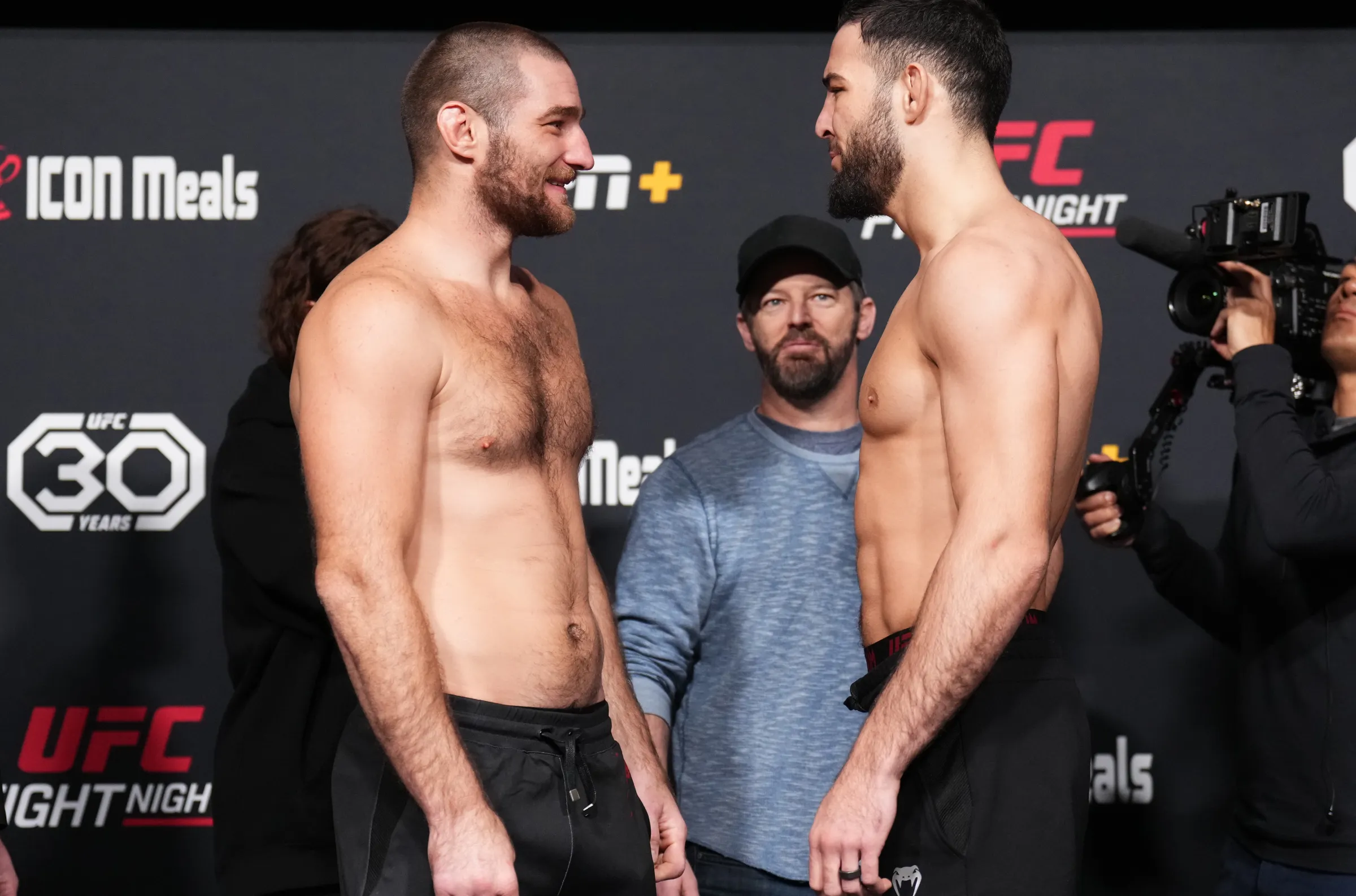 Nassourdine Imavov Vs Sean Strickland Lors De Leur Premier Combat — Nassourdine Imavov veut (re)défier Sean Strickland