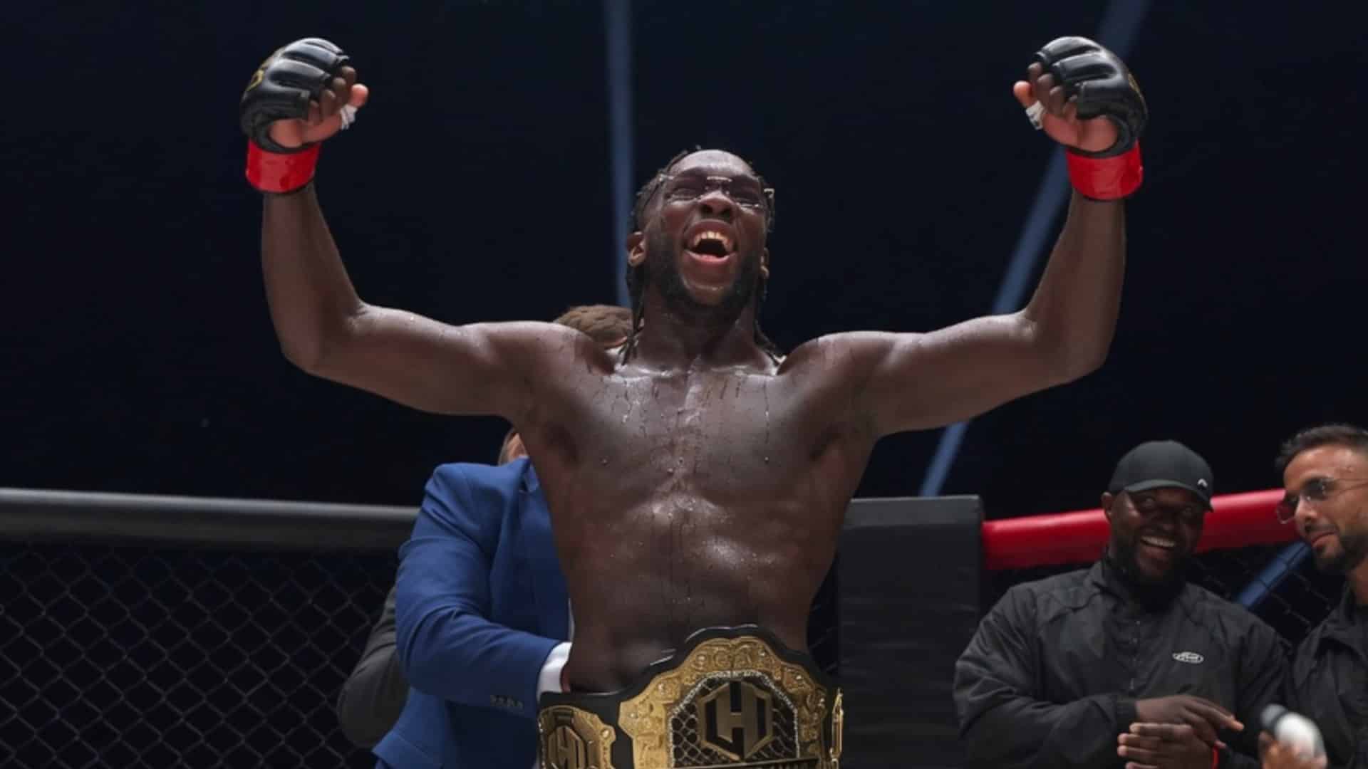 Oualy Tandia Champion Hexagone Mma — Oualy Tandia devient champion à l'Hexagone MMA 44 