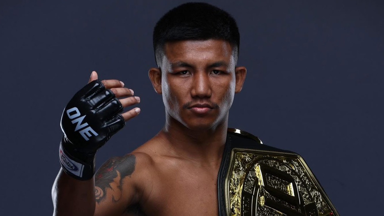 Rodtang Jitmuangnon high kick combat ONE Championship adversaire coup de pied Muay Thai technique