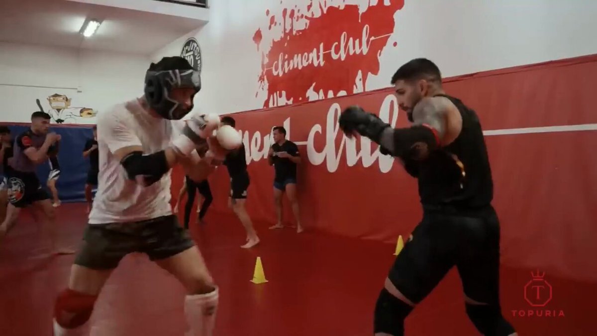 Topuria Sparring Mai 2026 — Le style de combat d'Ilia Topuria décrypté : pourq