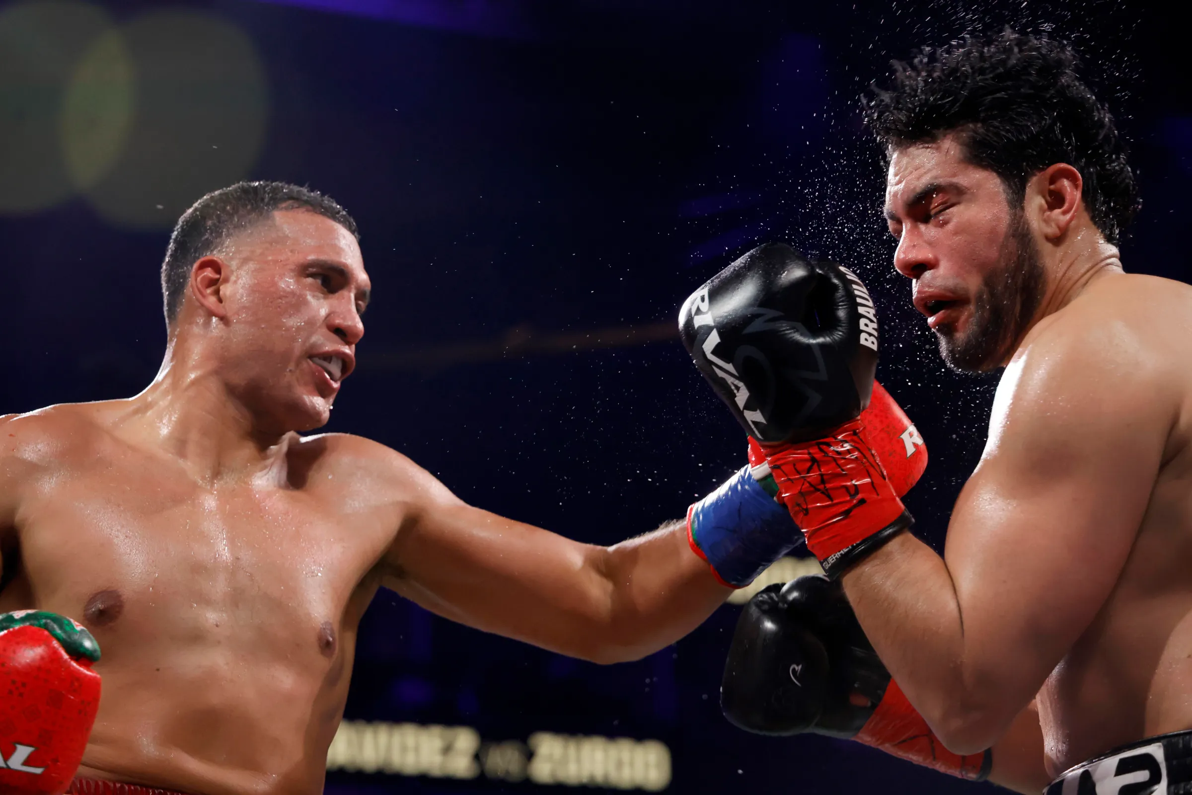 David Benavidez jab combat boxe mi-lourds punch 2026 - frappe directe dans le combat