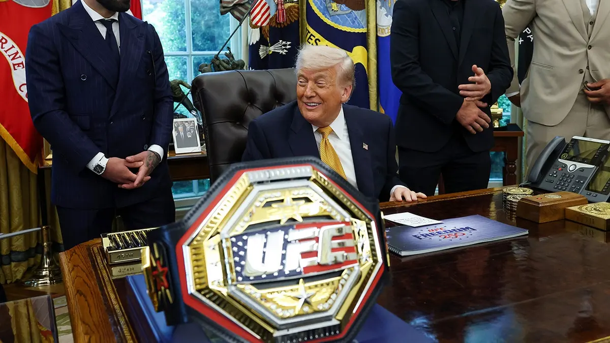 Ciryl Gane et Alex Pereira avec Trump au Bureau Ovale UFC Freedom 250