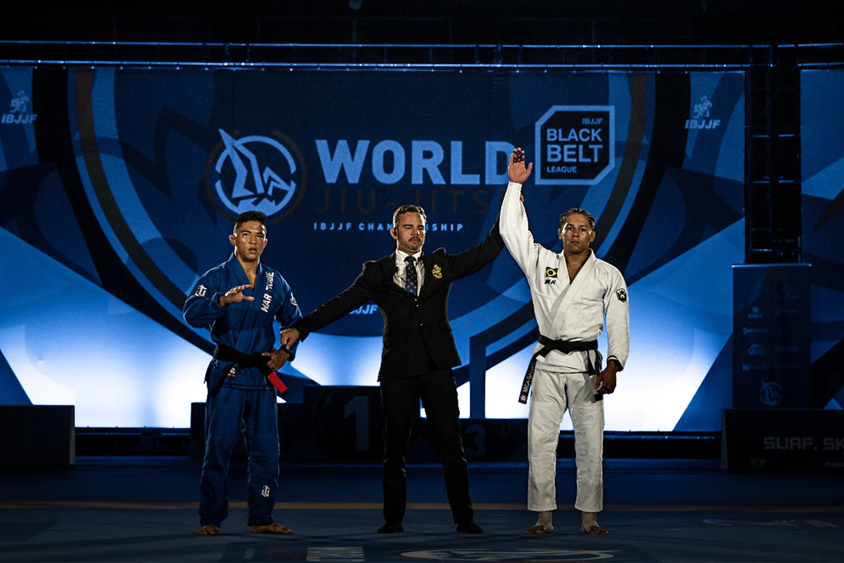 Mica Galvao champion mondial IBJJF grappling BJJ 2026 - cérémonie de victoire podium