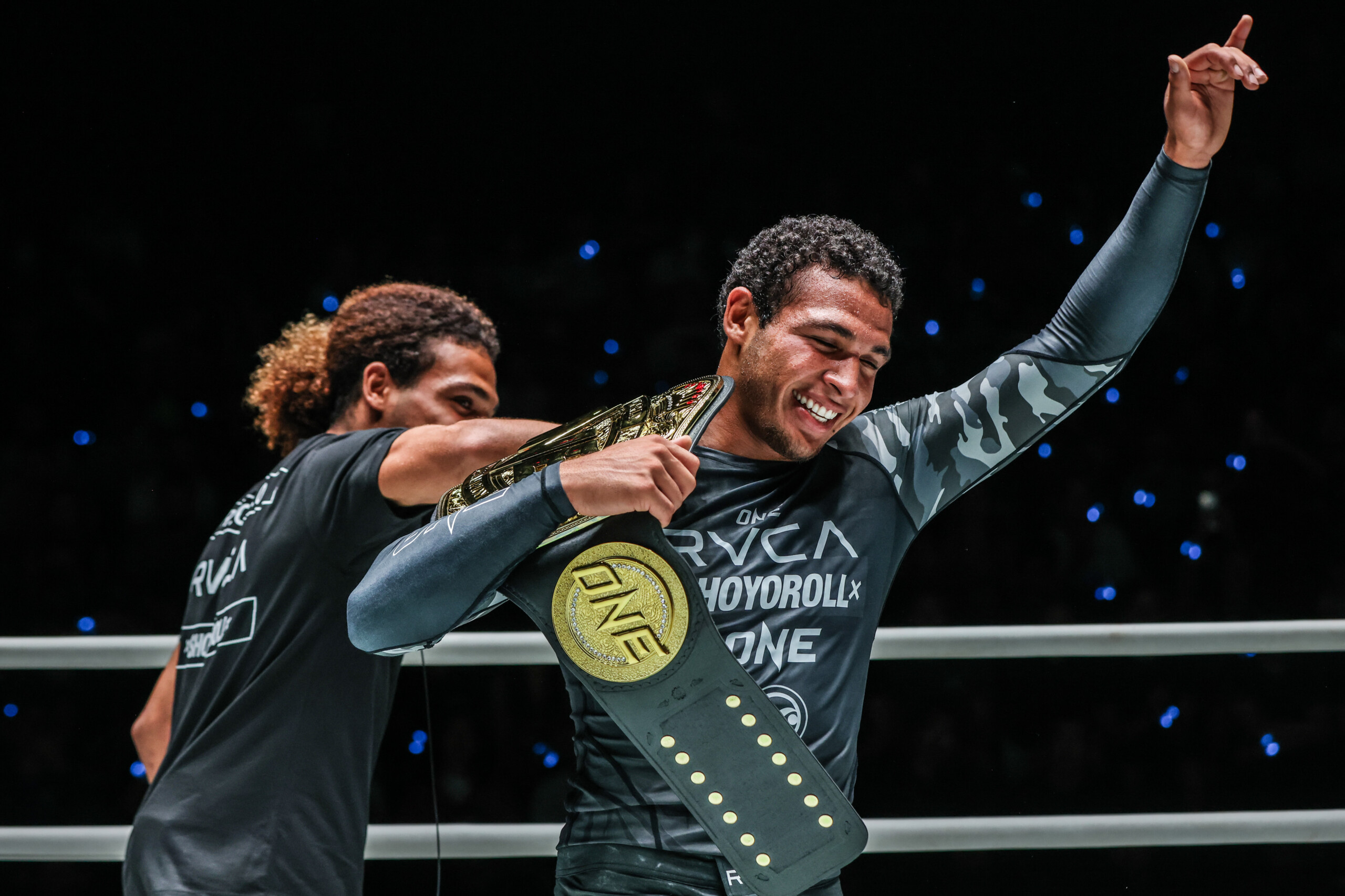 Tye Ruotolo champion ONE Championship ceinture grappling submission wrestling - bras levé