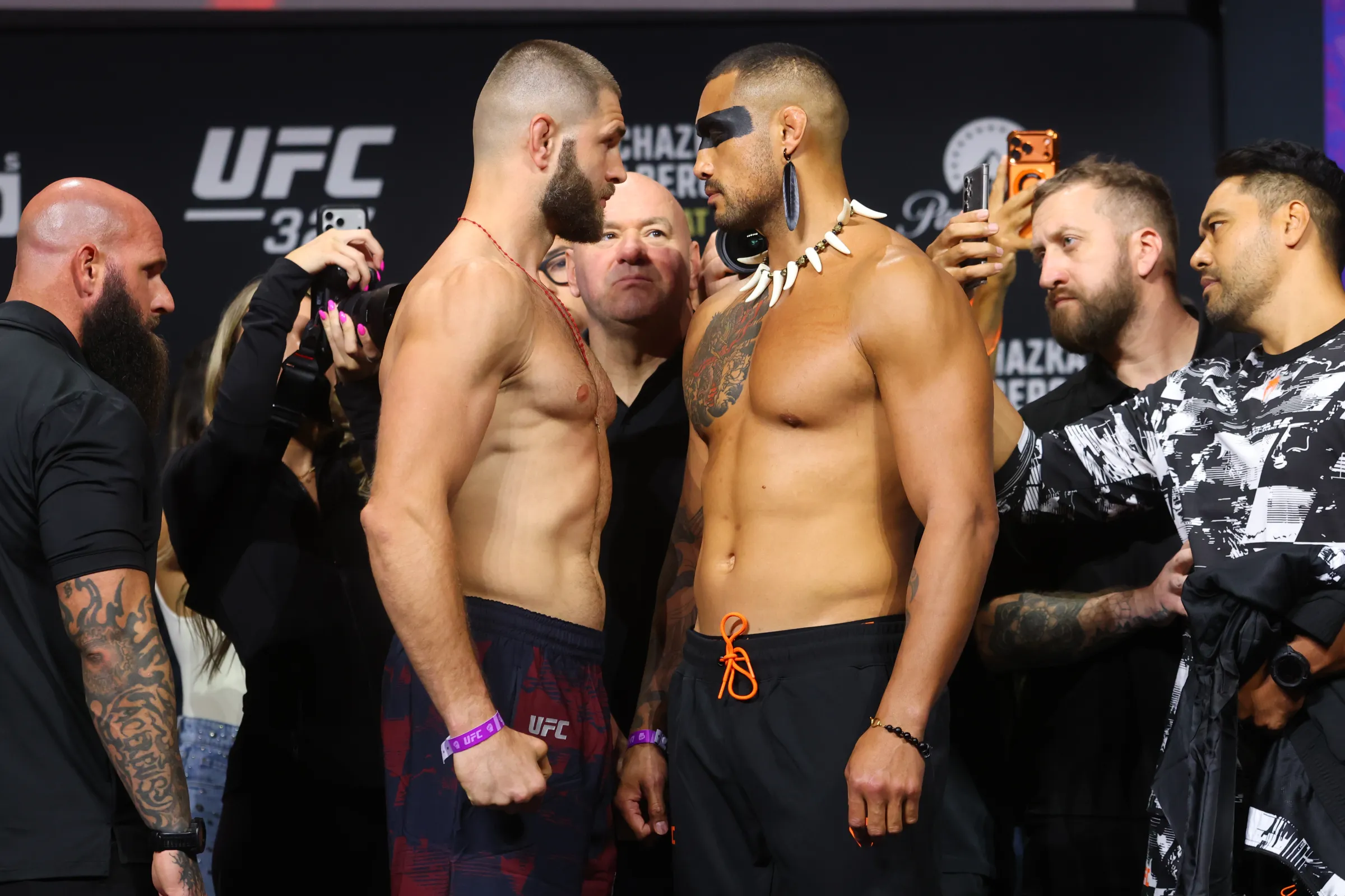 Combat UFC octogone frappe MMA The Notorious